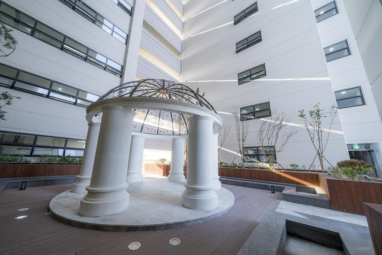 Gangneung Chonpines Ocean Suites Hotel Exteriör bild