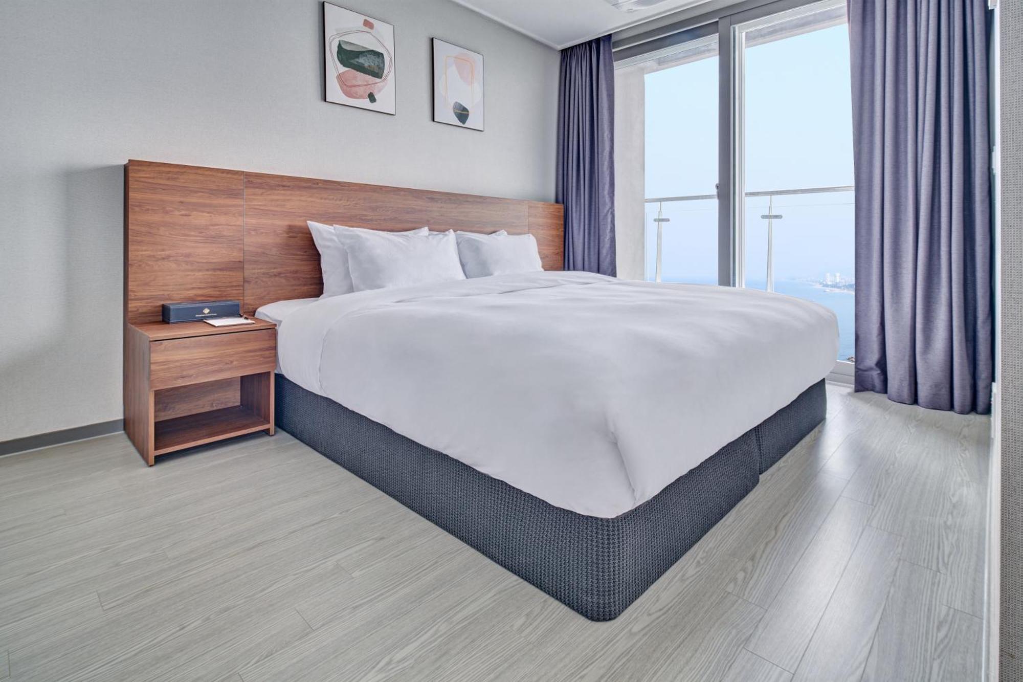 Gangneung Chonpines Ocean Suites Hotel Exteriör bild