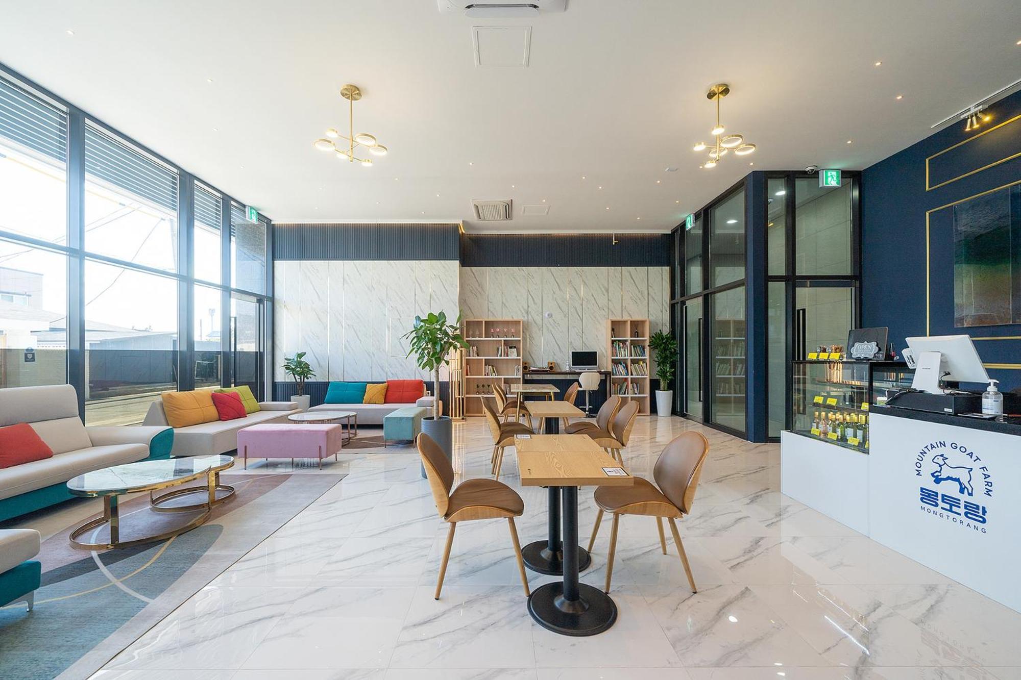 Gangneung Chonpines Ocean Suites Hotel Exteriör bild