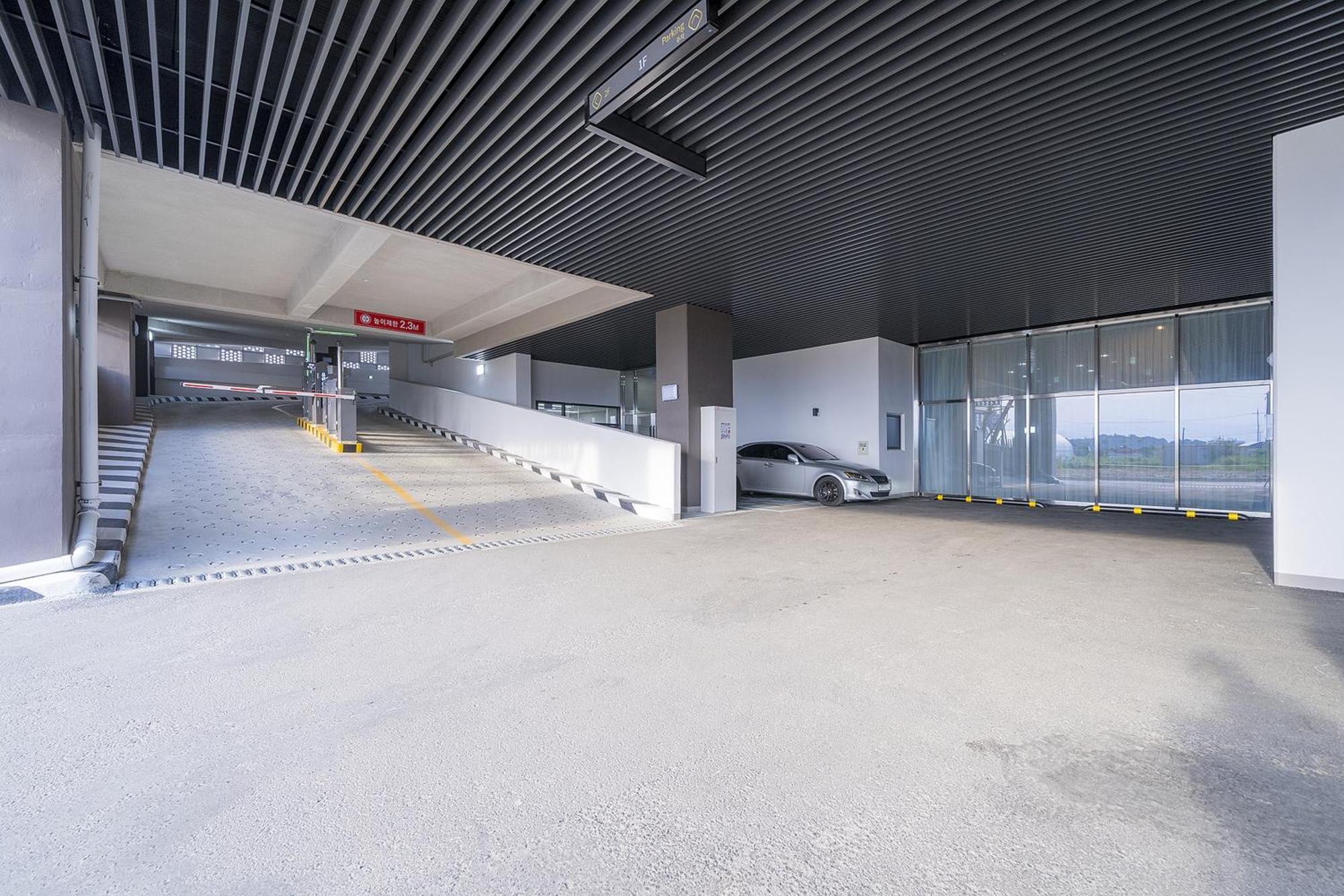Gangneung Chonpines Ocean Suites Hotel Exteriör bild