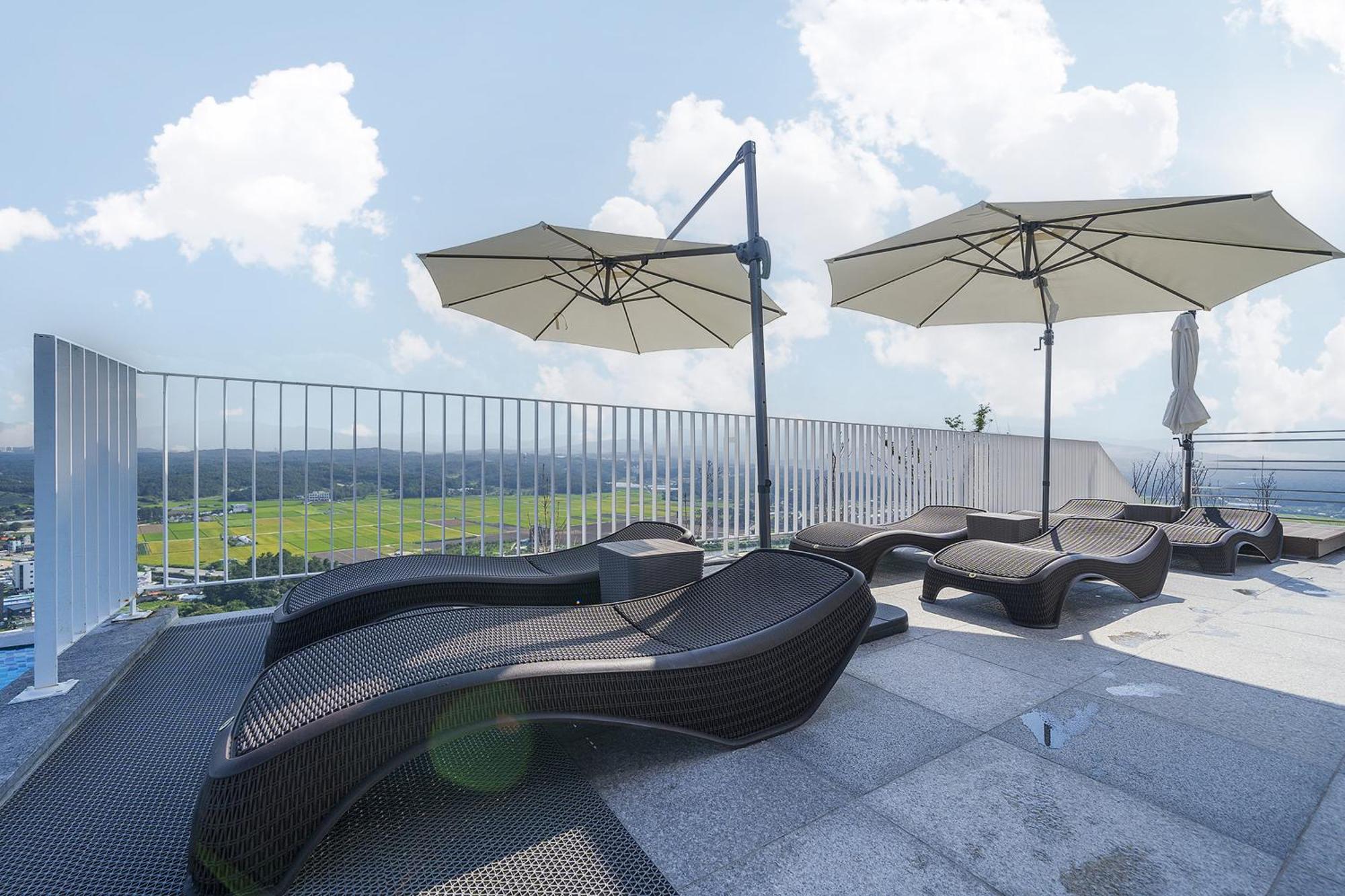 Gangneung Chonpines Ocean Suites Hotel Exteriör bild