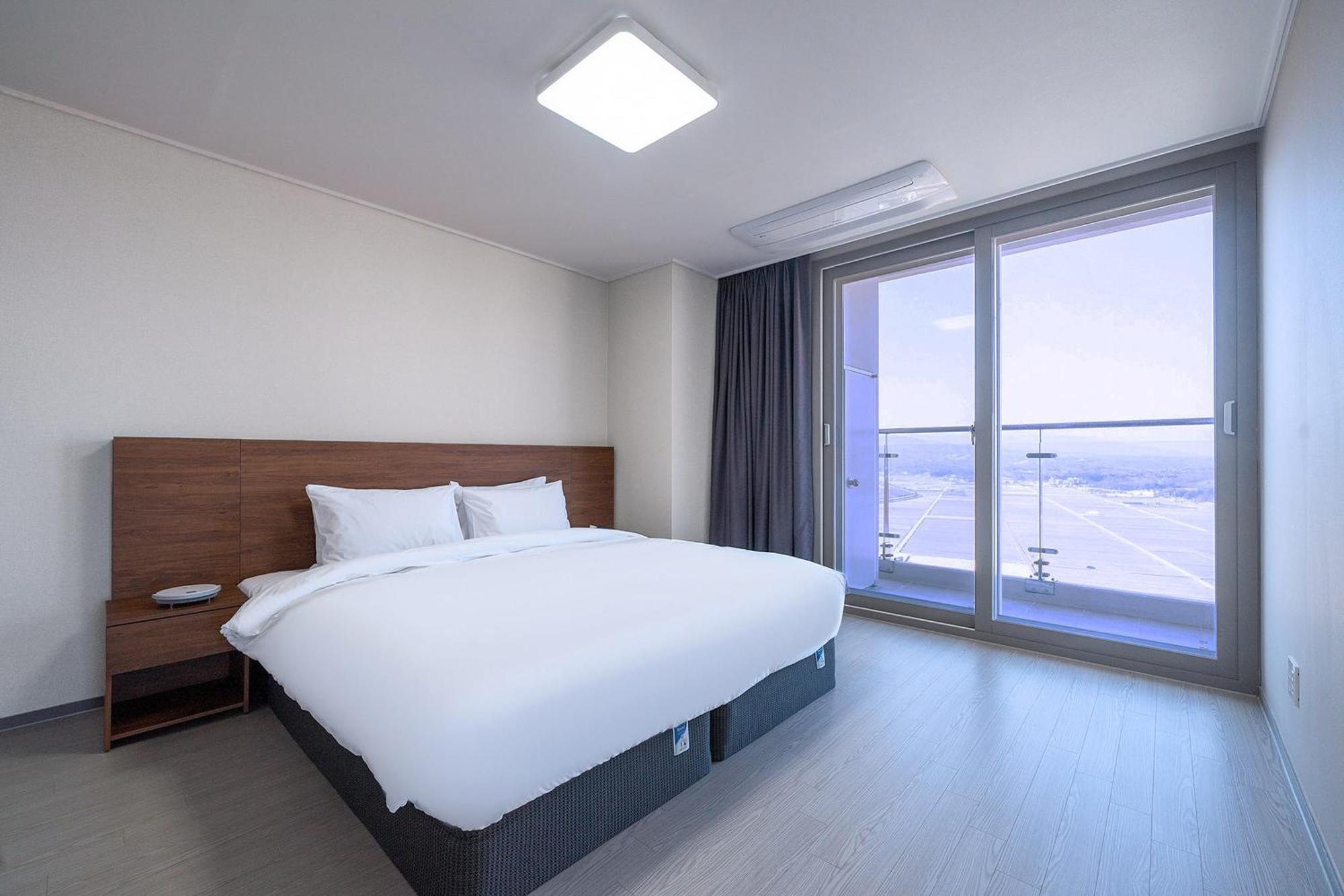Gangneung Chonpines Ocean Suites Hotel Exteriör bild