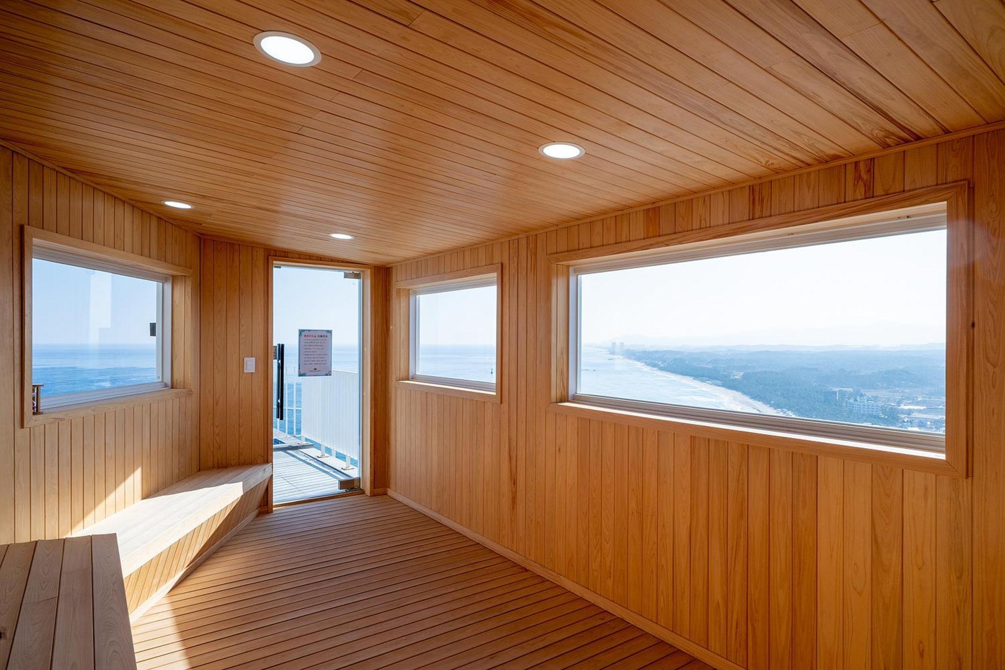 Gangneung Chonpines Ocean Suites Hotel Exteriör bild