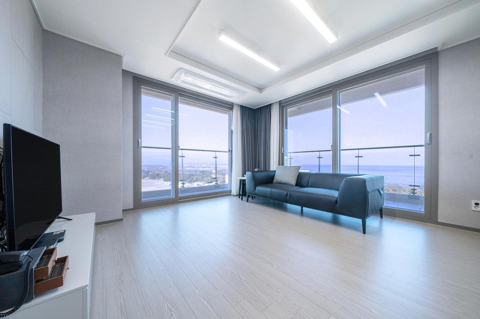 Gangneung Chonpines Ocean Suites Hotel Exteriör bild